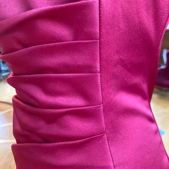 David’s Bridal | Women’s Red Strapless Formal Dress size 2 - Picture 8 of 17